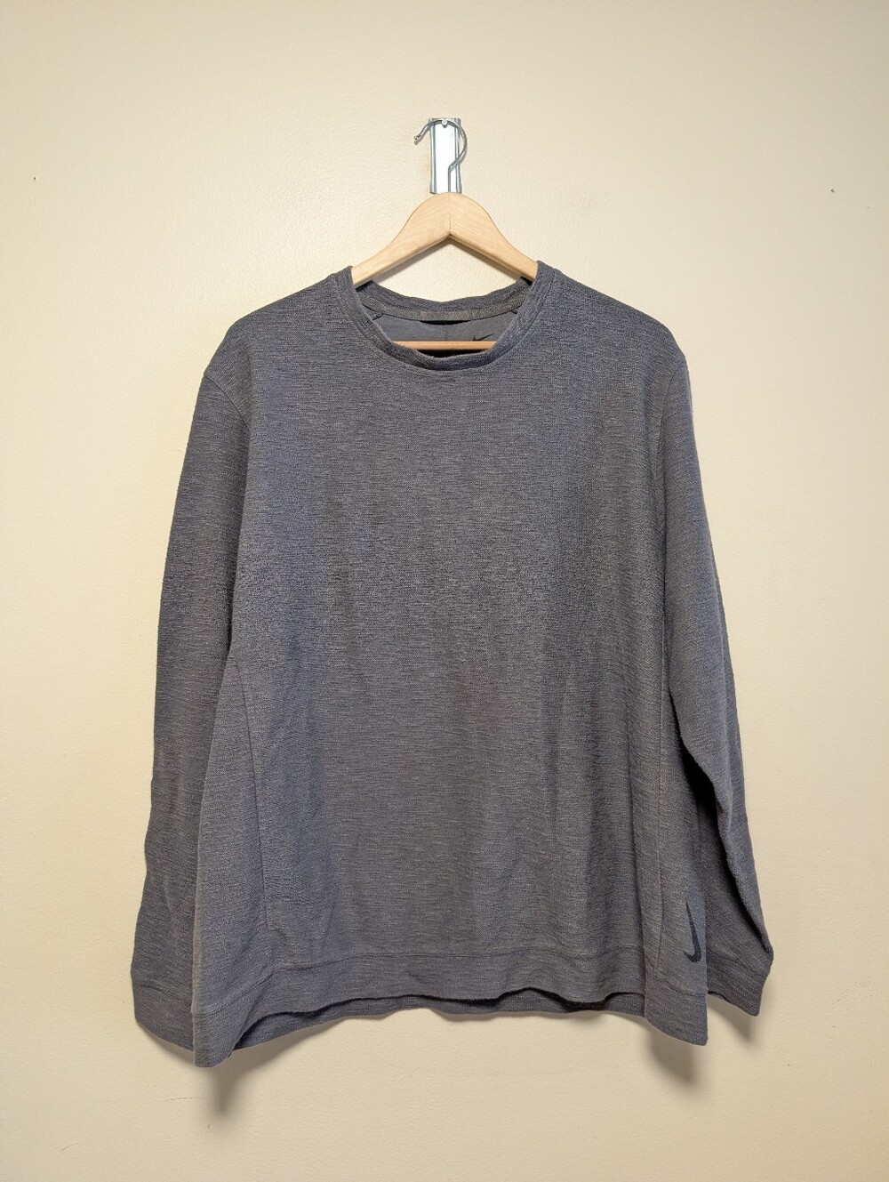 Nike Standard Fit Dri-FIT Gray Long Sleeve Training Shirt Men’s XL